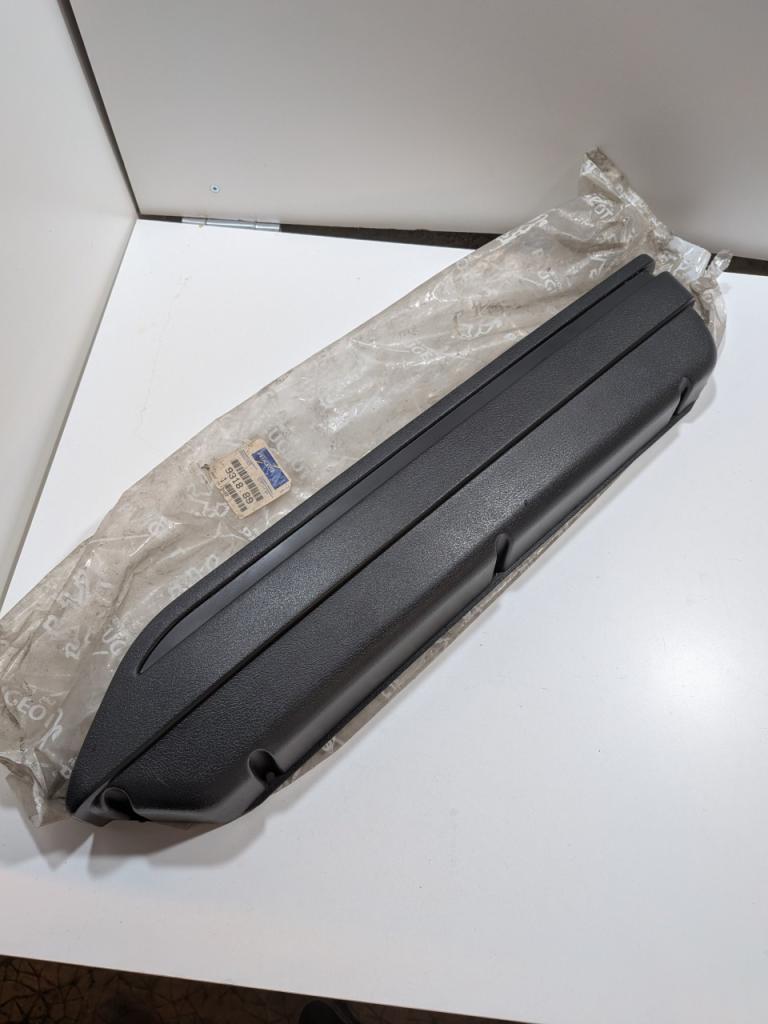 Vide-poche porte droit Peugeot 205 3 portes & 309 LesAnciennes.com