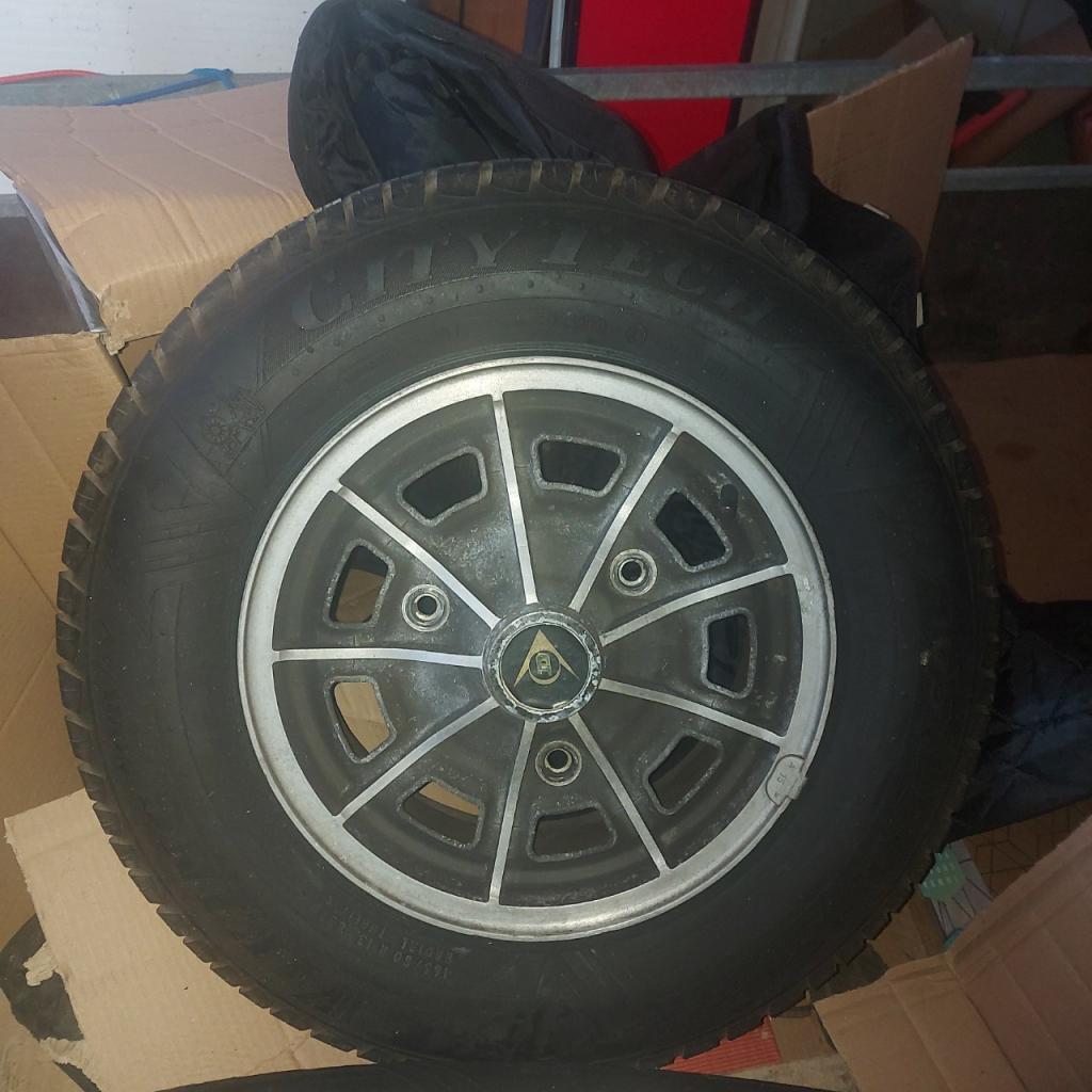 Jantes dunlop montées renault 12 LesAnciennes.com