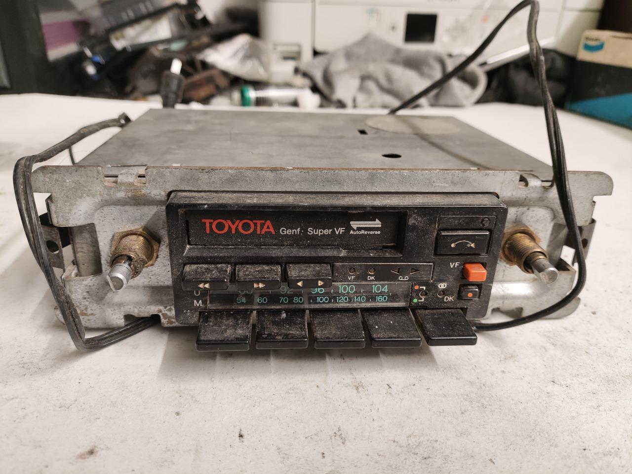 Ancien autoradio Toyota LesAnciennes.com