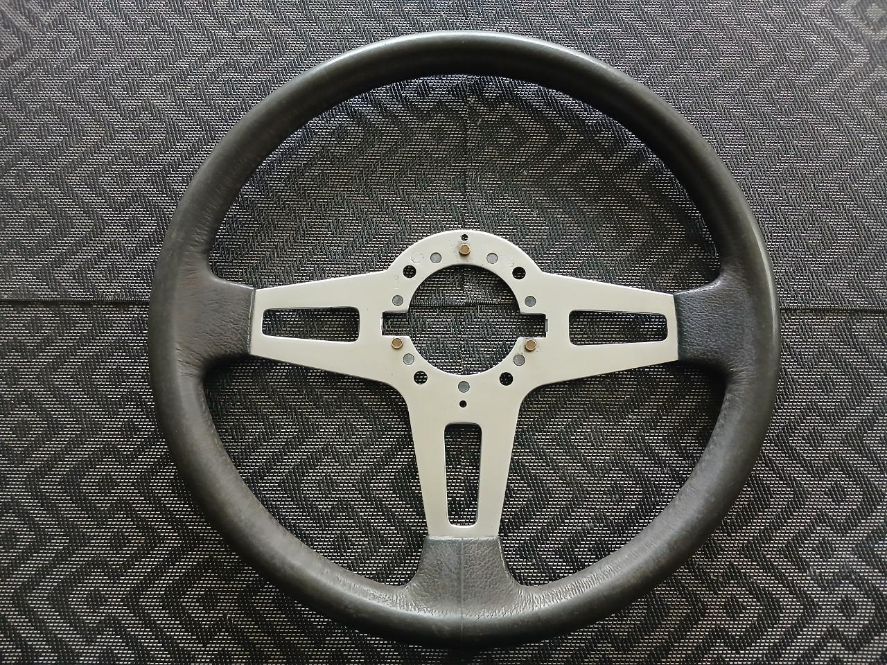 Volant VOLKSWAGEN Golf 1 GTI LesAnciennes.com