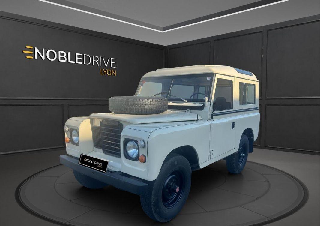 LAND ROVER 109 SERIE III SANTANA - 1982 LesAnciennes.com