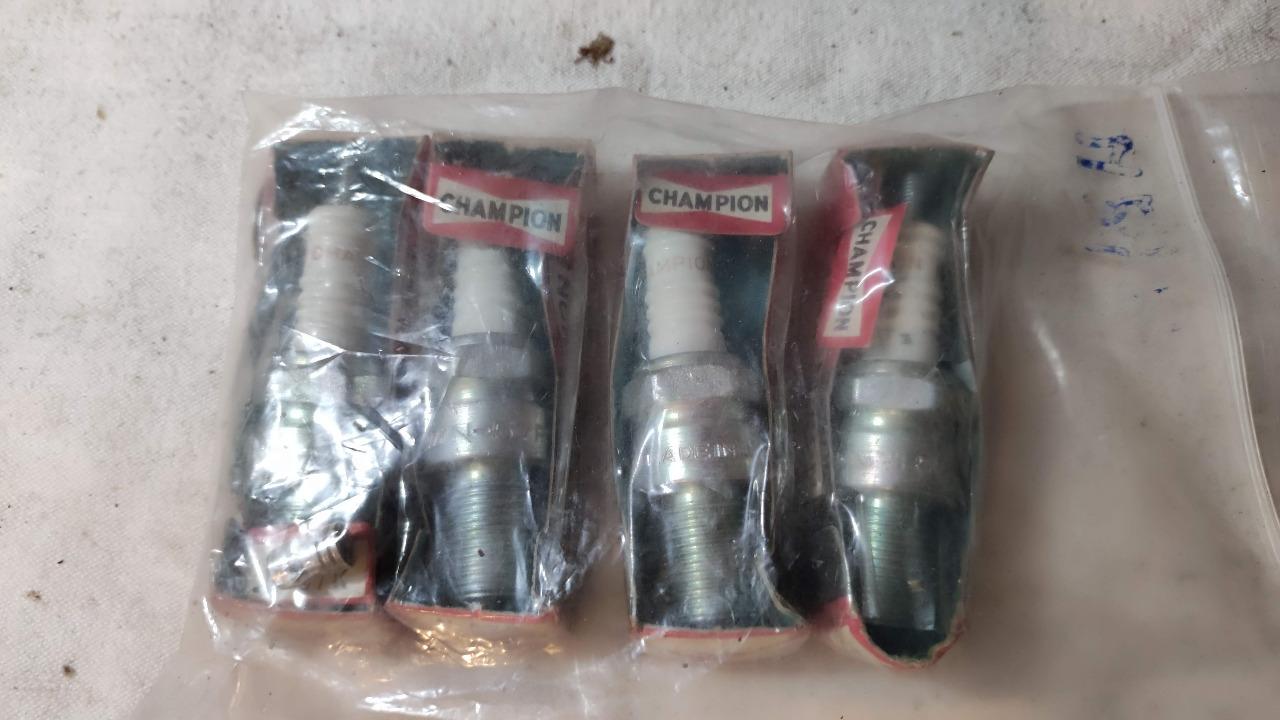 Lot de 4 bougies Champion N-57R R8 Gordini Alpine LesAnciennes.com
