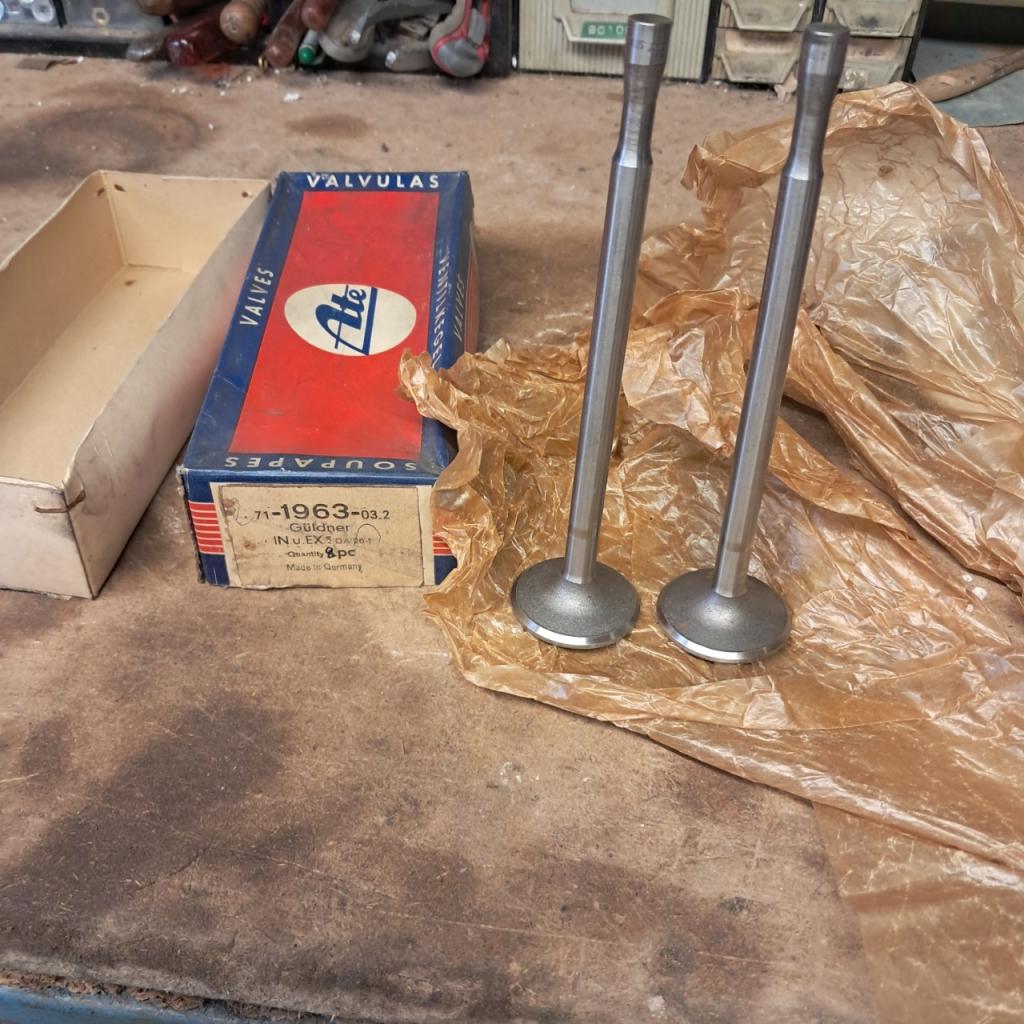 2 soupapes GULDNER 2DA 38x8,9 long 158,7mm LesAnciennes.com