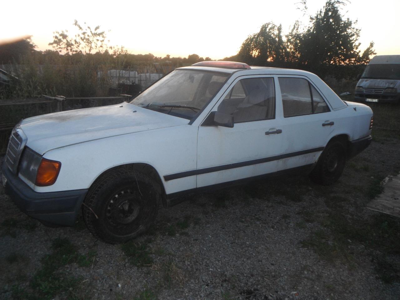 MERCEDES 200 caisse 124 - 1986 LesAnciennes.com