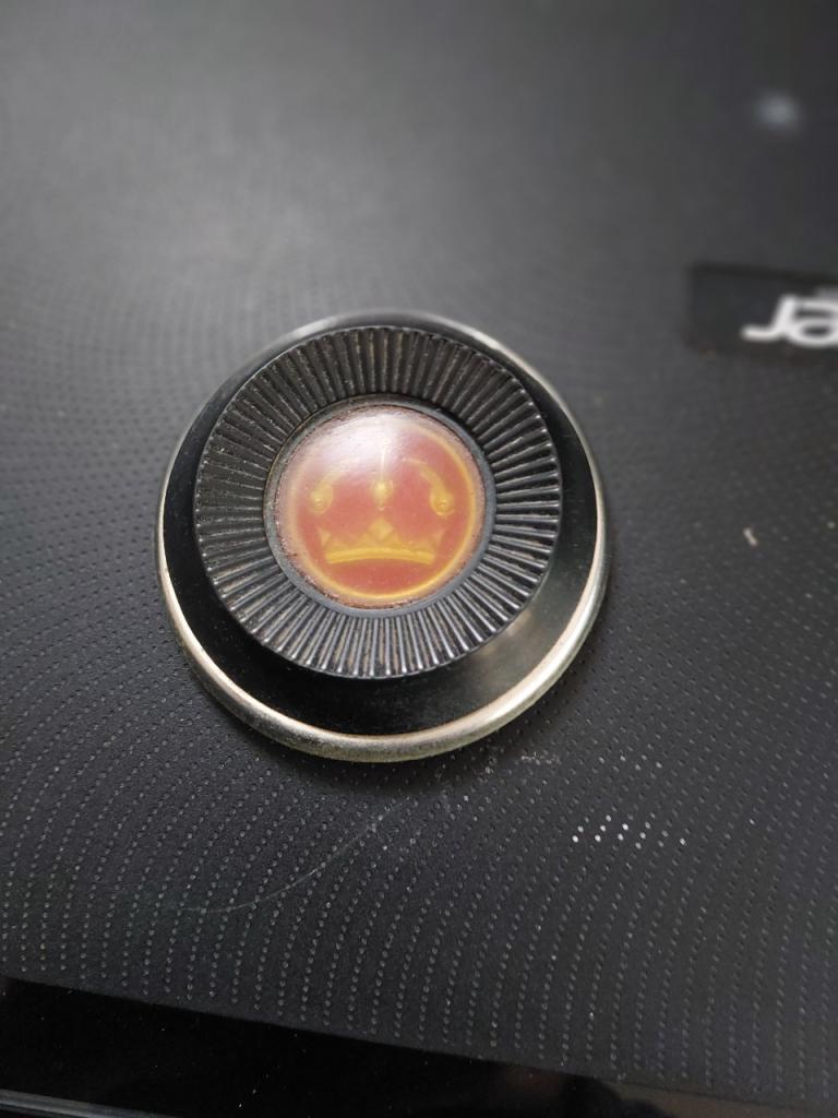 Pièces RENAULT Dauphine Cache volant LesAnciennes.com