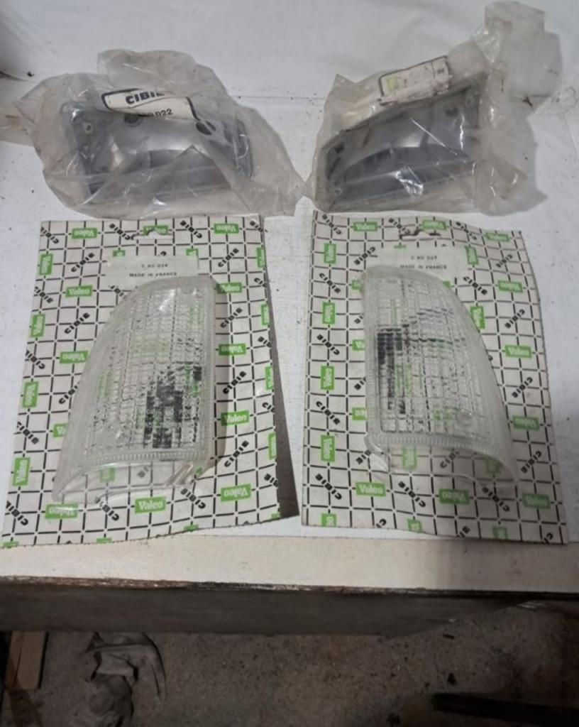 Paire de clignotants pour SIMCA Chrysler 1307 LesAnciennes.com