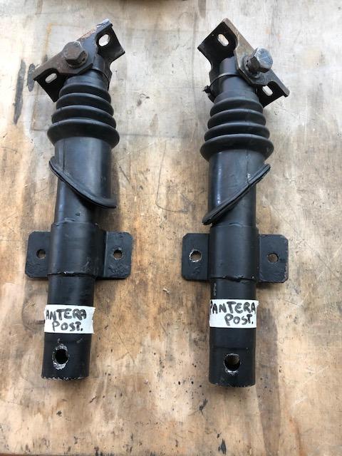 Amortisseurs pare chocs arrière De Tomaso Pantera LesAnciennes.com