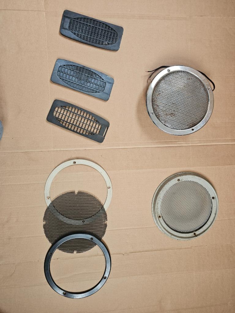 Grille et haut parleur CITROEN DS LesAnciennes.com