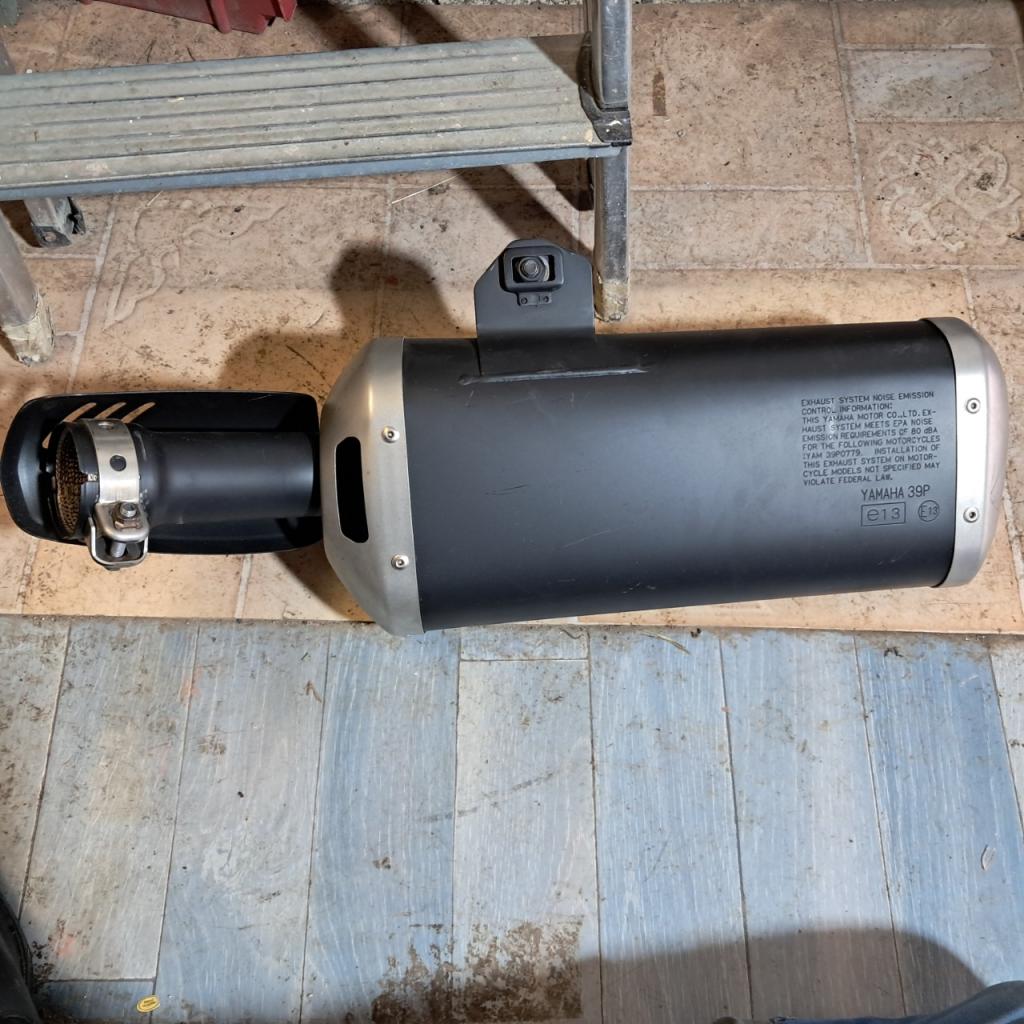 Silencieux echappement gauche . YAMAHA Fz8 neuf LesAnciennes.com