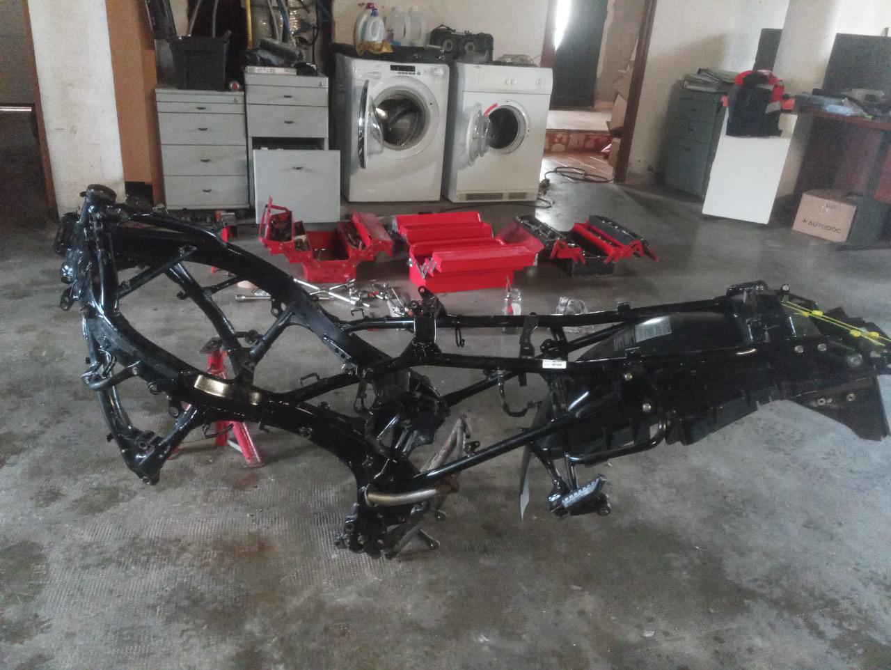 CADRE pour HONDA CBR 1000 F 1990 LesAnciennes.com