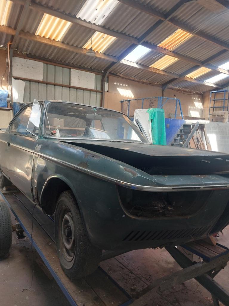 BMW 2000 Cs LesAnciennes.com