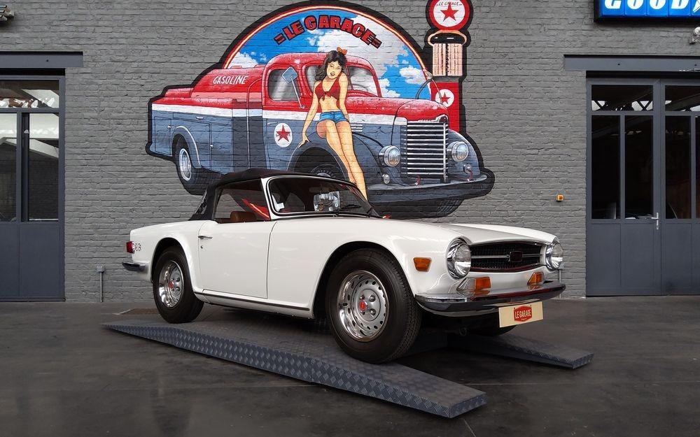 TRIUMPH TR6 - 1975 LesAnciennes.com