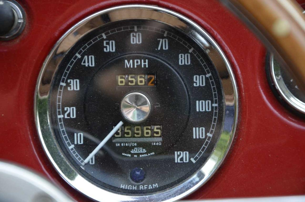 MG MGA Roadster - 1958 LesAnciennes.com