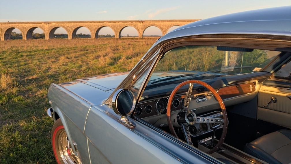 FORD Mustang Fastback - 1965 LesAnciennes.com
