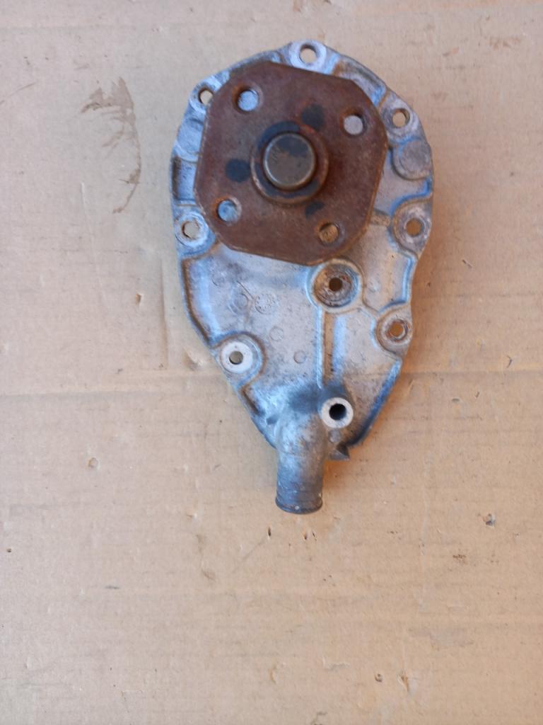 Pompe à eau RENAULT 10 , 8 LesAnciennes.com