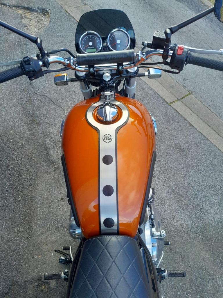 ROYAL ENFIELD Interceptor roadster - 2019 LesAnciennes.com