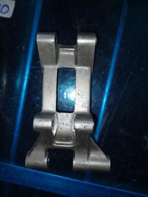 Support de compresseur de clim Ferrari F40 LesAnciennes.com