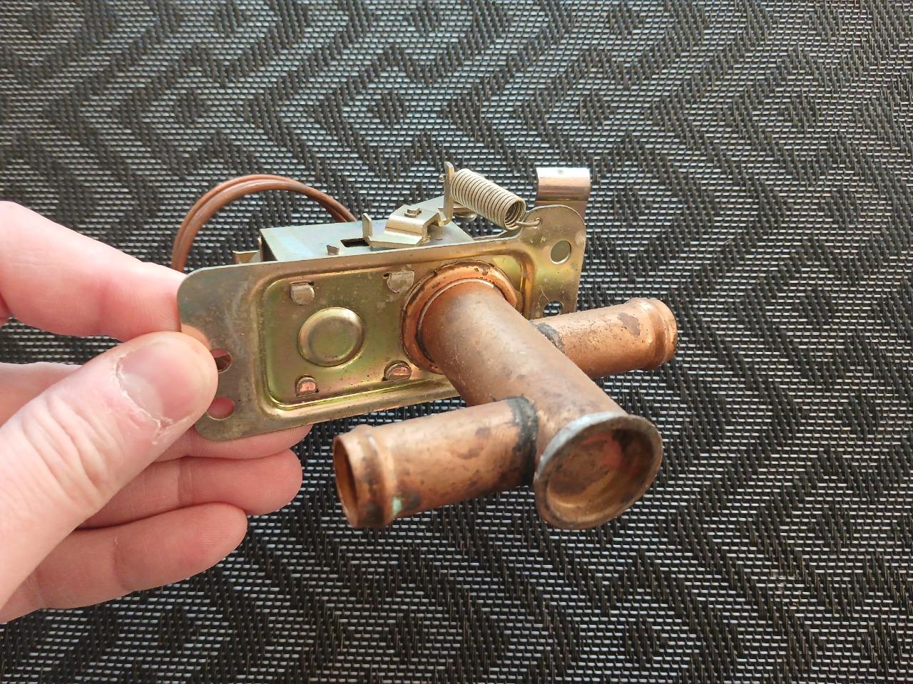 Robinet de chauffage PEUGEOT 504 LesAnciennes.com