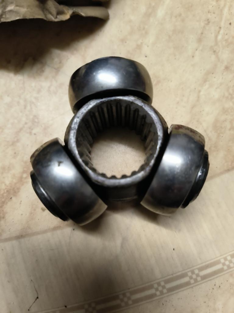 Ford, croisillon / tripode pour transmission avant LesAnciennes.com