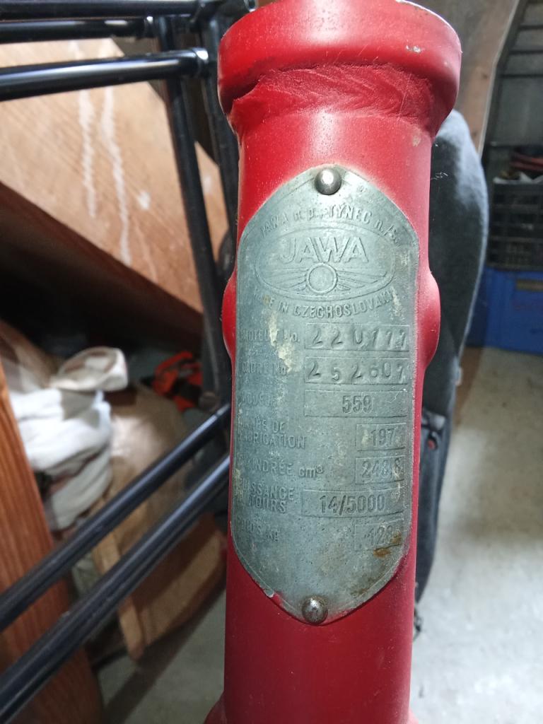 JAWA 250 559 panelka - 1970 LesAnciennes.com