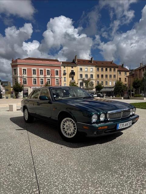 JAGUAR XJ8 - 2002 LesAnciennes.com