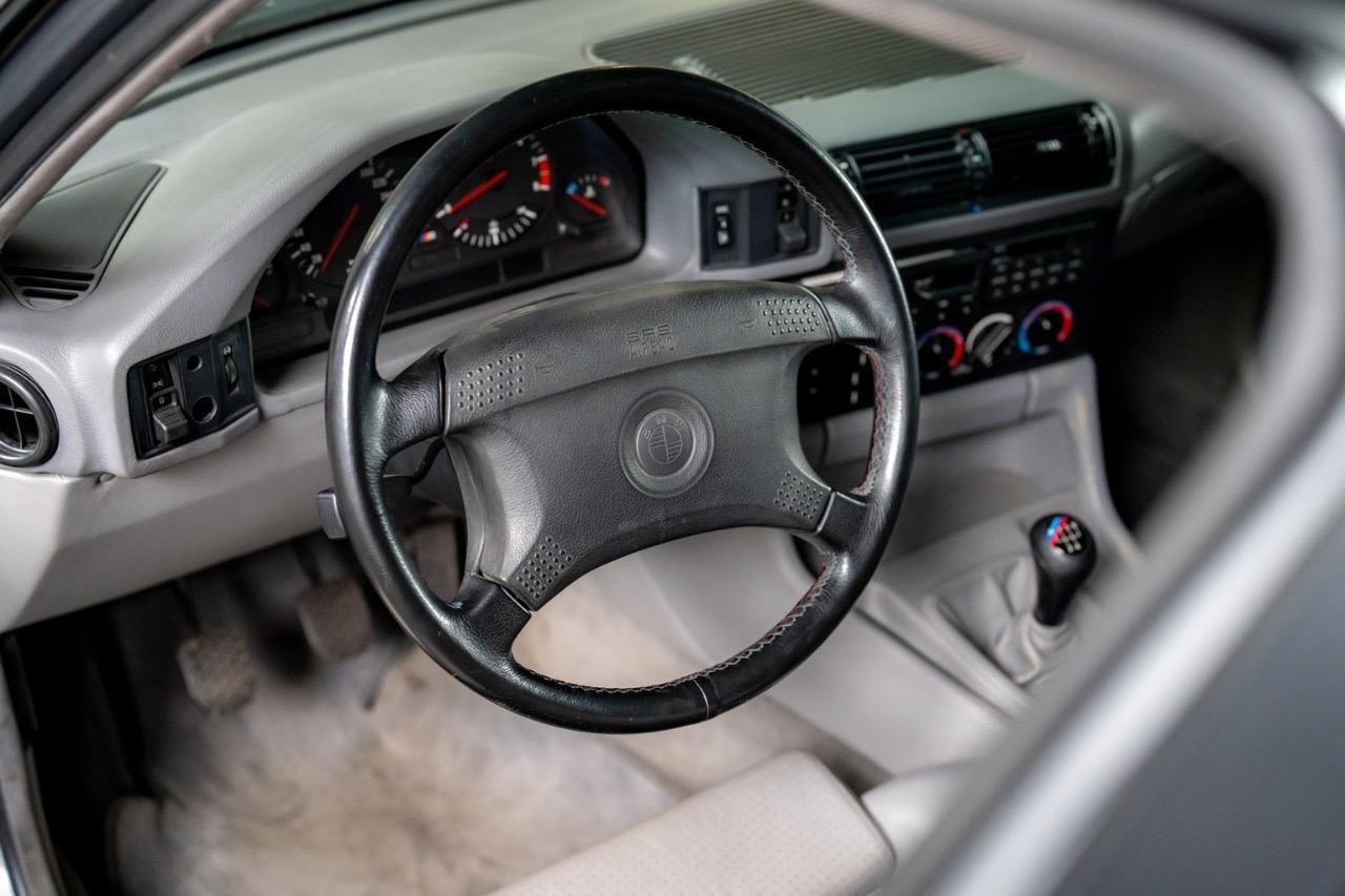 BMW M5 E34 Touring/Break - 1993 LesAnciennes.com