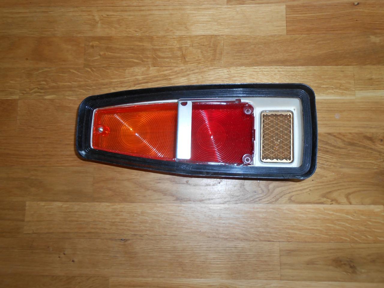 Cabochon RENAULT 8 (R8) LesAnciennes.com