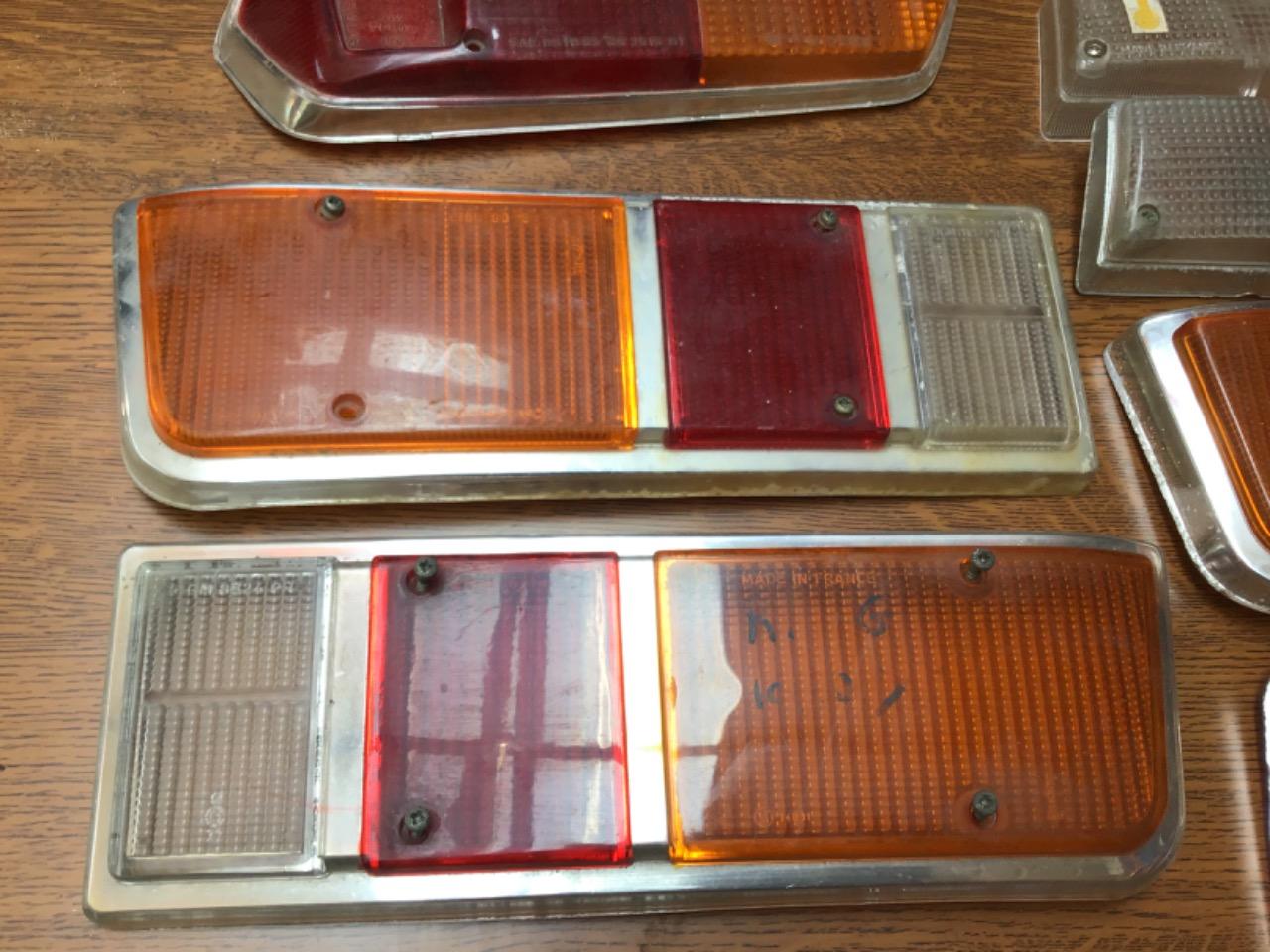 LOT CABOCHONS ET CLIGNOTANTS RENAULT 16 (R16) LesAnciennes.com