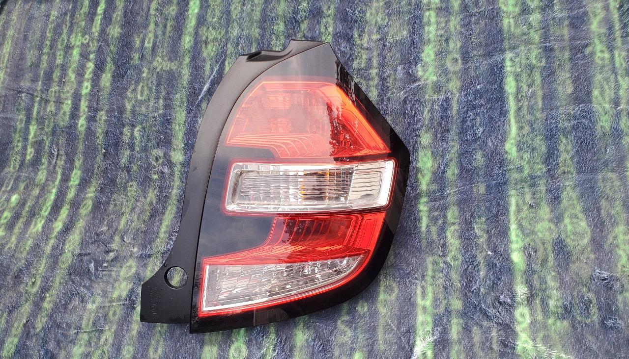 Feu arrière droit RENAULT TWINGO 3 état exceptionn LesAnciennes.com