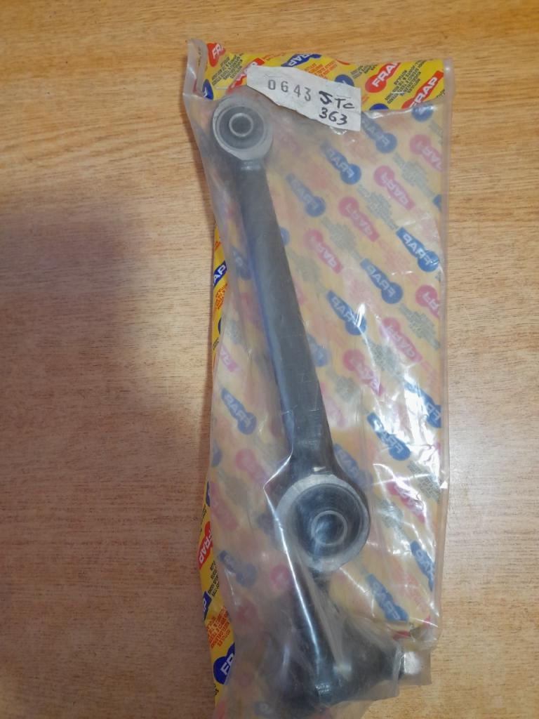 Bras de suspension gauche Peugeot 104 visa samba LesAnciennes.com