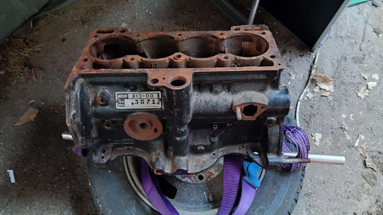 Bloc moteur 812-00 noir LesAnciennes.com