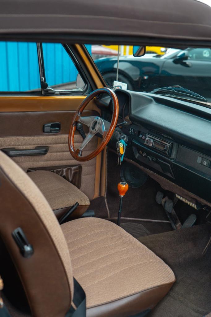 VOLKSWAGEN Coccinelle 1303 Cabriolet - 1974 LesAnciennes.com