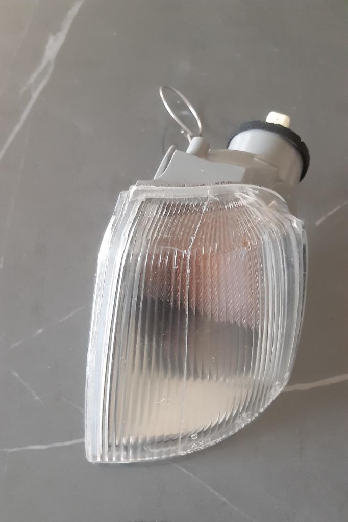 Feu clignotant AVG Axo Scintex R9 phase 2 LesAnciennes.com