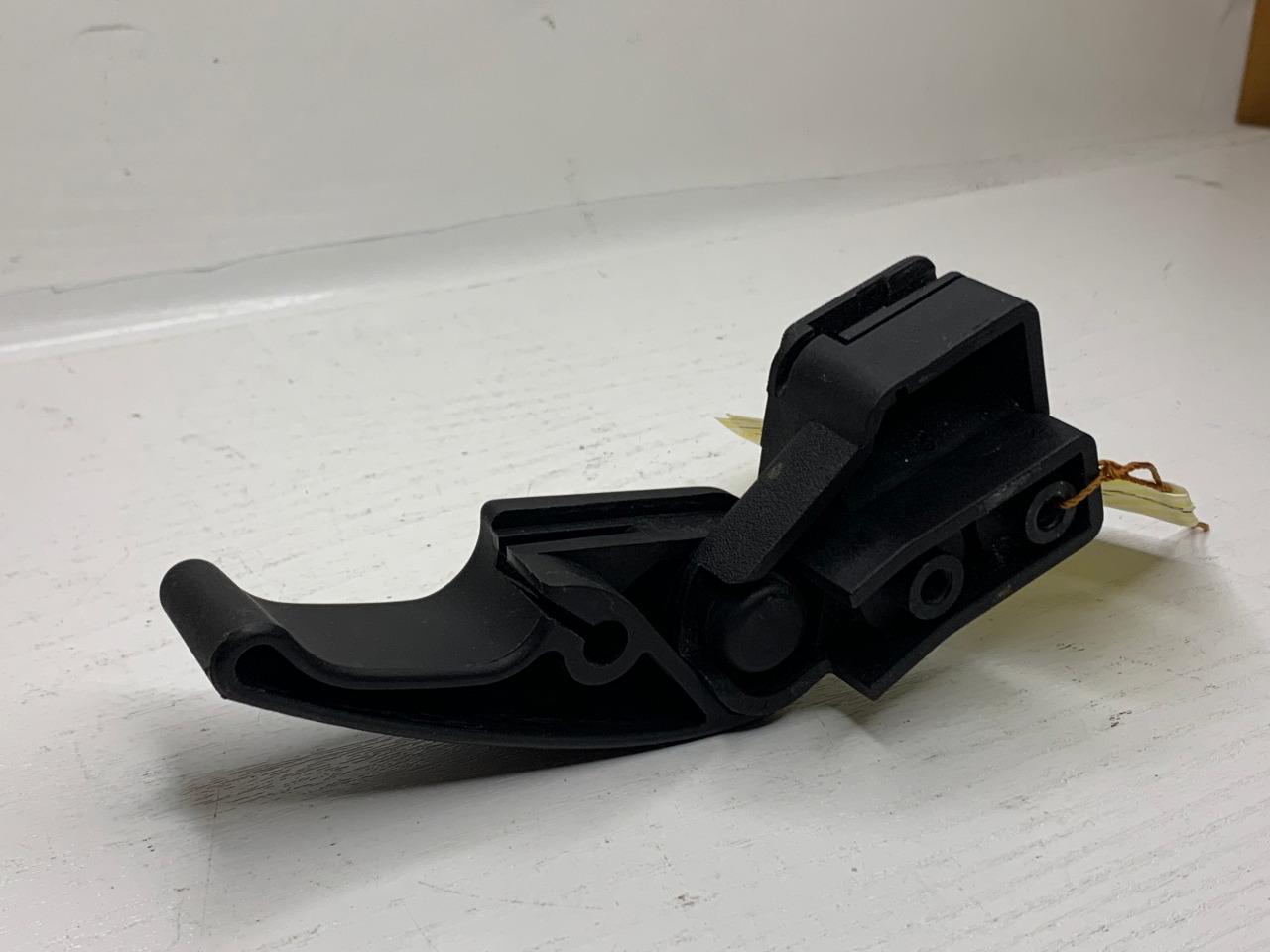Tirette capot VOLKSWAGEN Golf 3/SEAT LesAnciennes.com