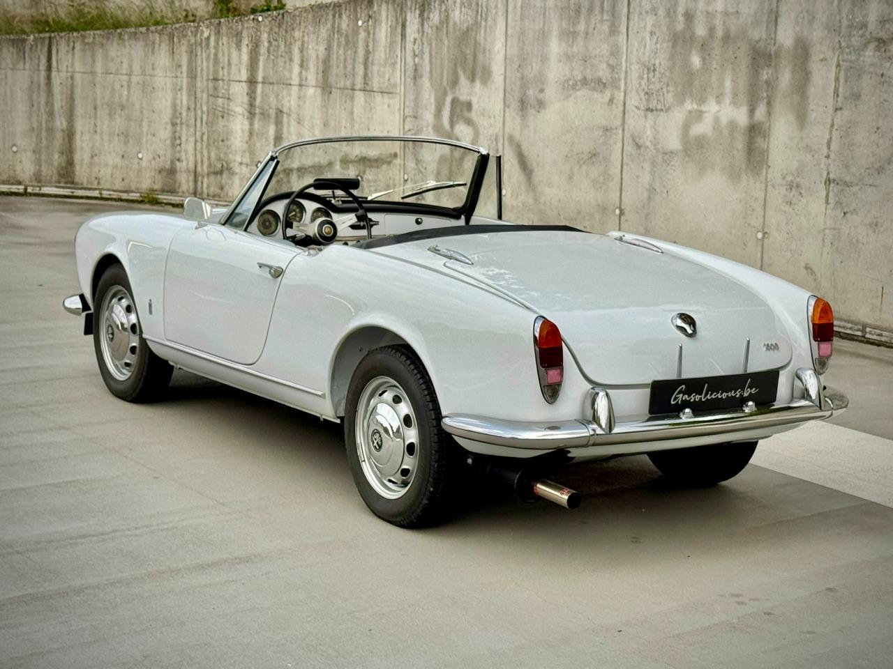 ALFA ROMEO Giulia Spider - 1963 LesAnciennes.com