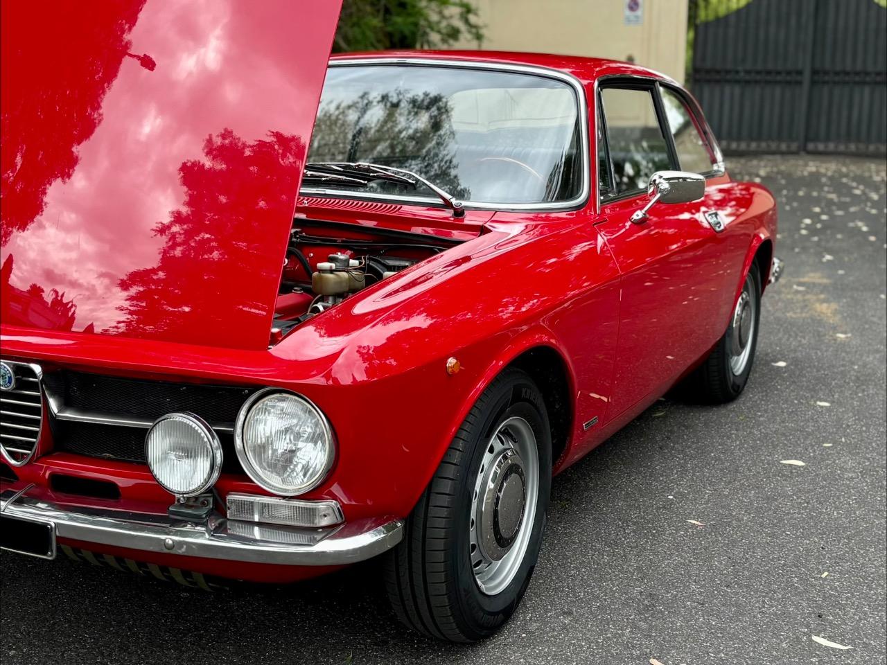 ALFA ROMEO GT 1300 Junior - 1971 LesAnciennes.com