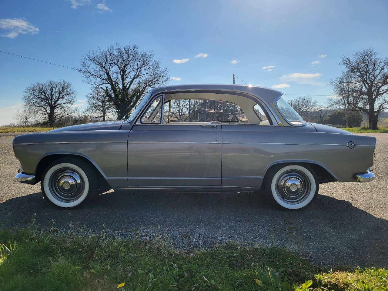 SIMCA Aronde Monaco speciale - 1961 LesAnciennes.com