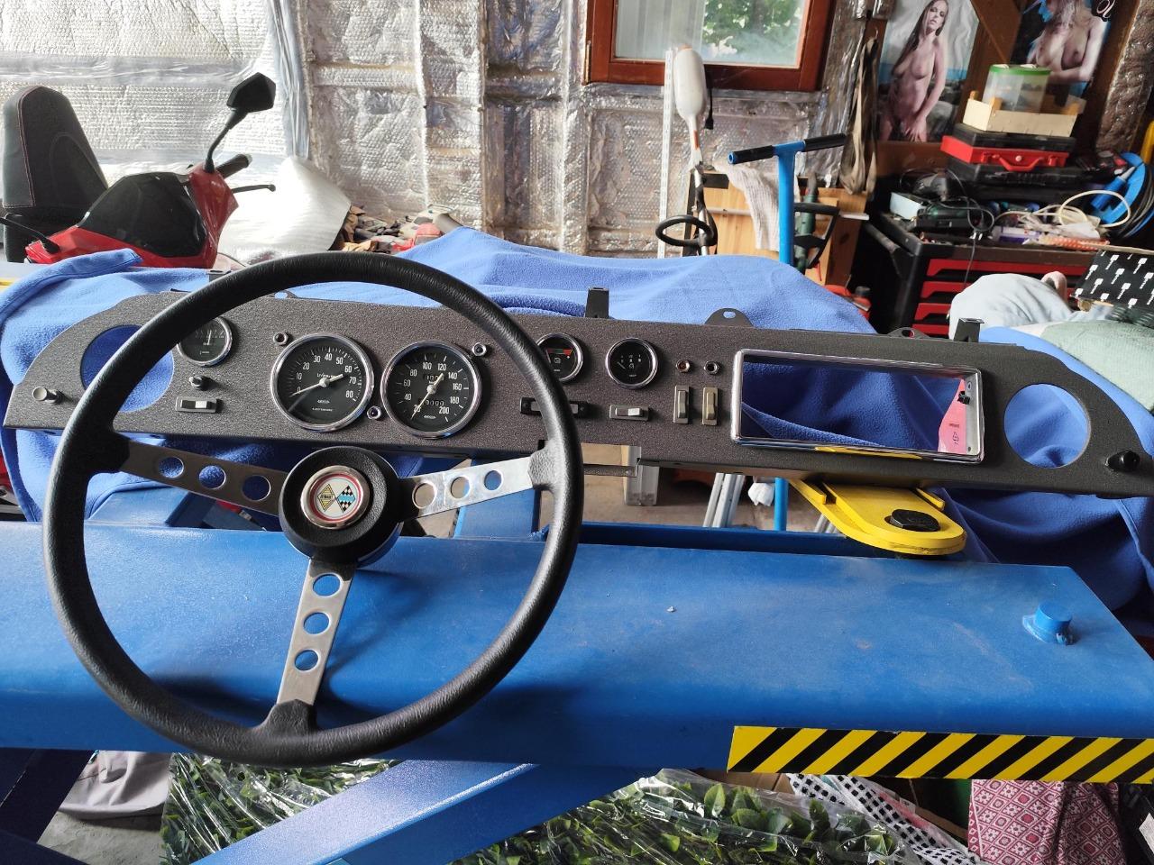 Lot de pièces RENAULT 8 (R8) GORDINI 1300 LesAnciennes.com