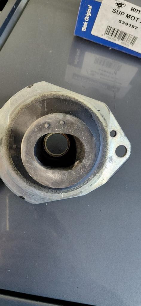 Support moteur CITROEN CX 2000 LesAnciennes.com