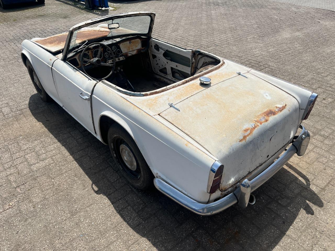 TRIUMPH TR4 Overdrive - 1963 LesAnciennes.com