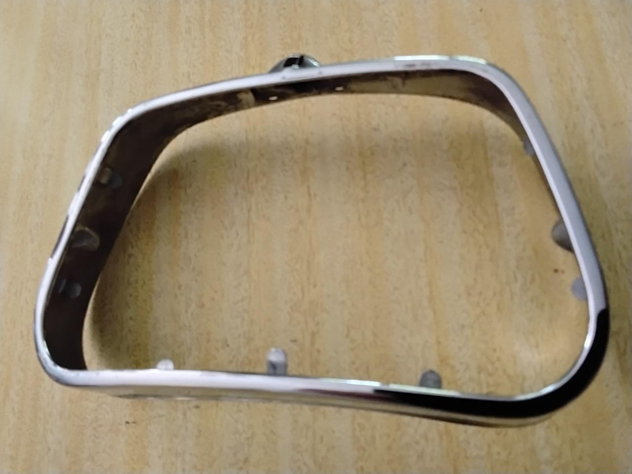 Entourage et etoile chromé MERCEDES 190 W110 LesAnciennes.com