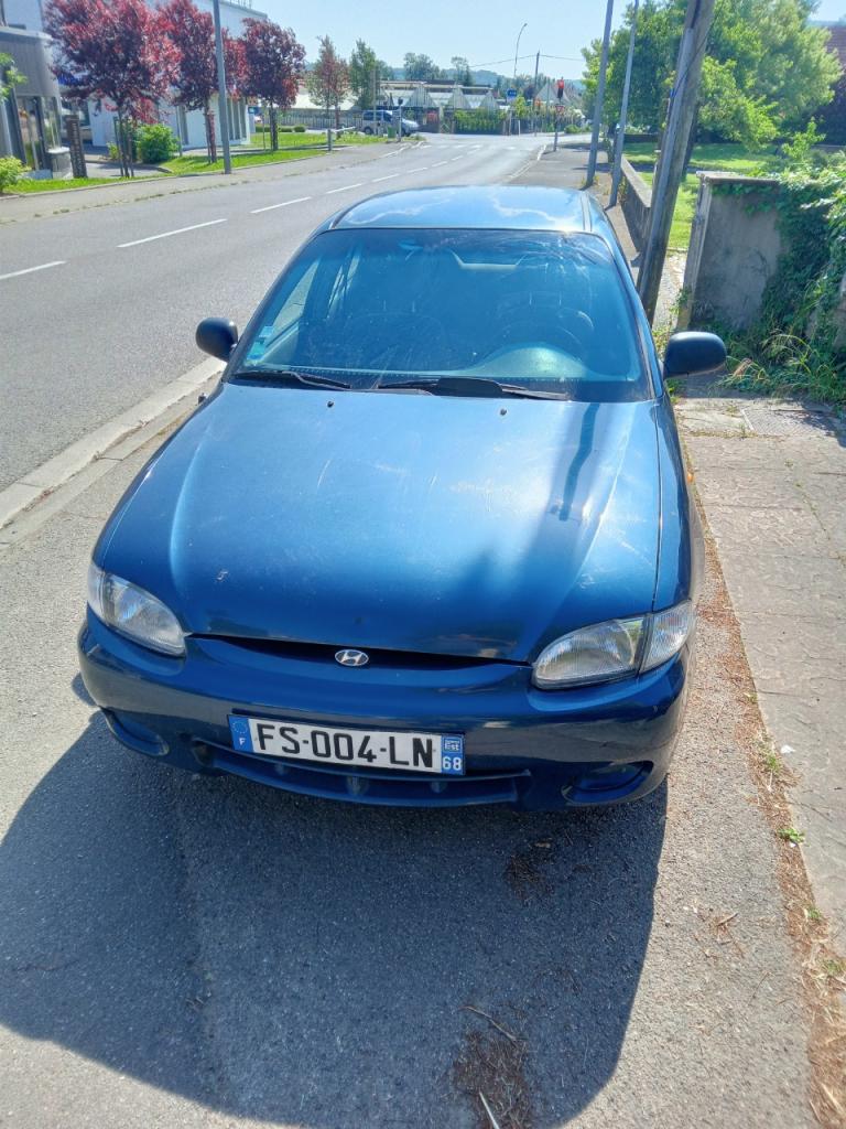 2000 Hyundai Pony, foto 2