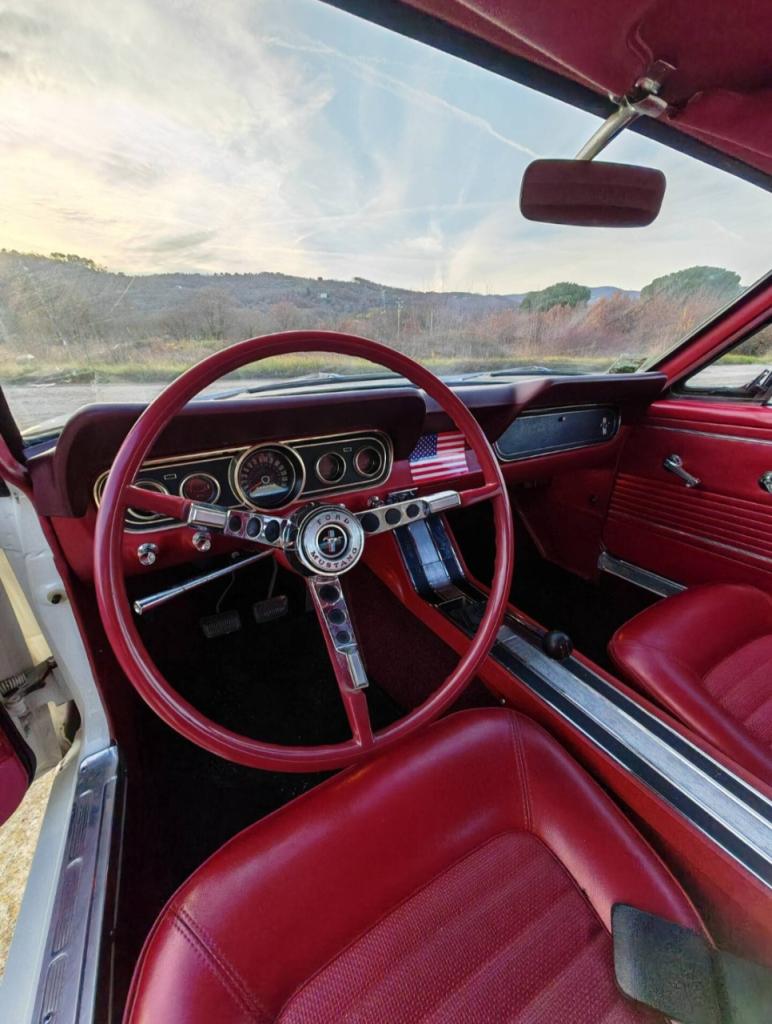 FORD Mustang 200 3.3 V6 122 cv - 1966 LesAnciennes.com