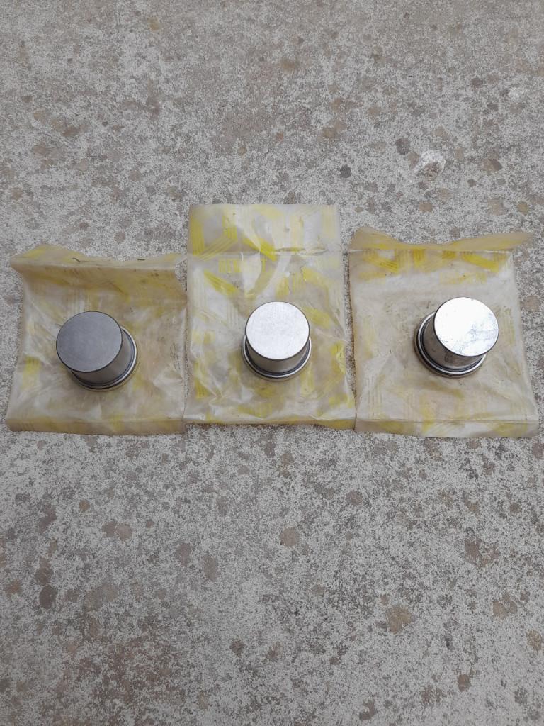 RENAULT 4CV dés de trompette neufs origine LesAnciennes.com