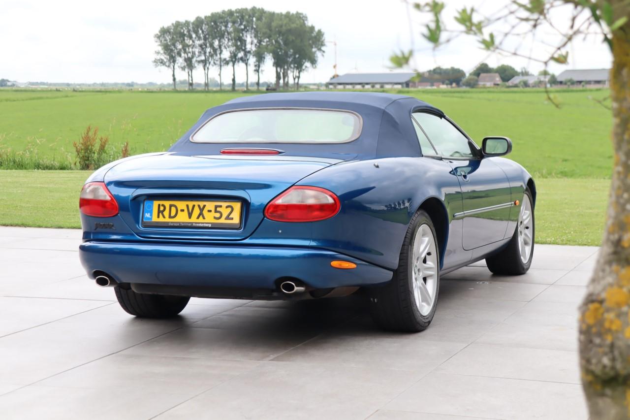 JAGUAR XK8 Convertible - 1997 LesAnciennes.com