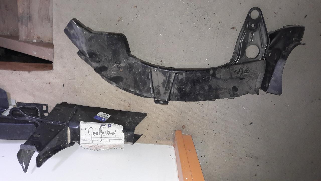Lot de pièces PEUGEOT 205 toutes LesAnciennes.com