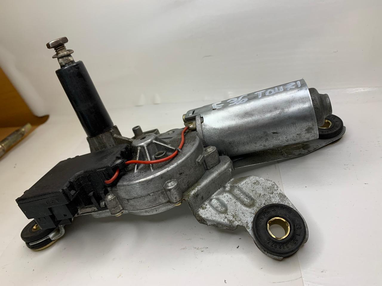 Moteur d'essuie-glace lunette AR.BMW E 36 TURING LesAnciennes.com