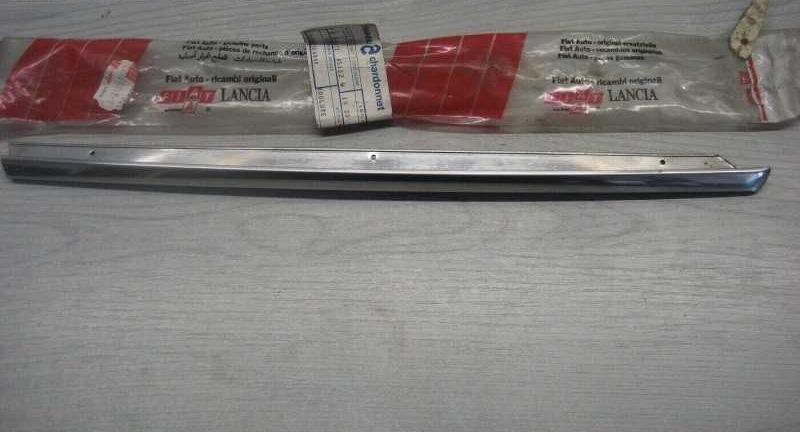 82364849 BAGUETTE INOX LANCIA GAMMA BERLINE LesAnciennes.com