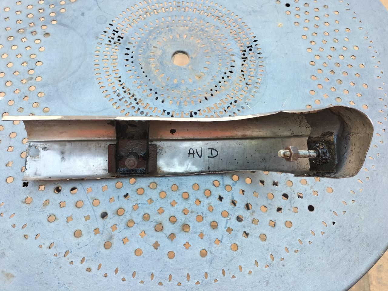 Pare choc avant PEUGEOT 404 LesAnciennes.com