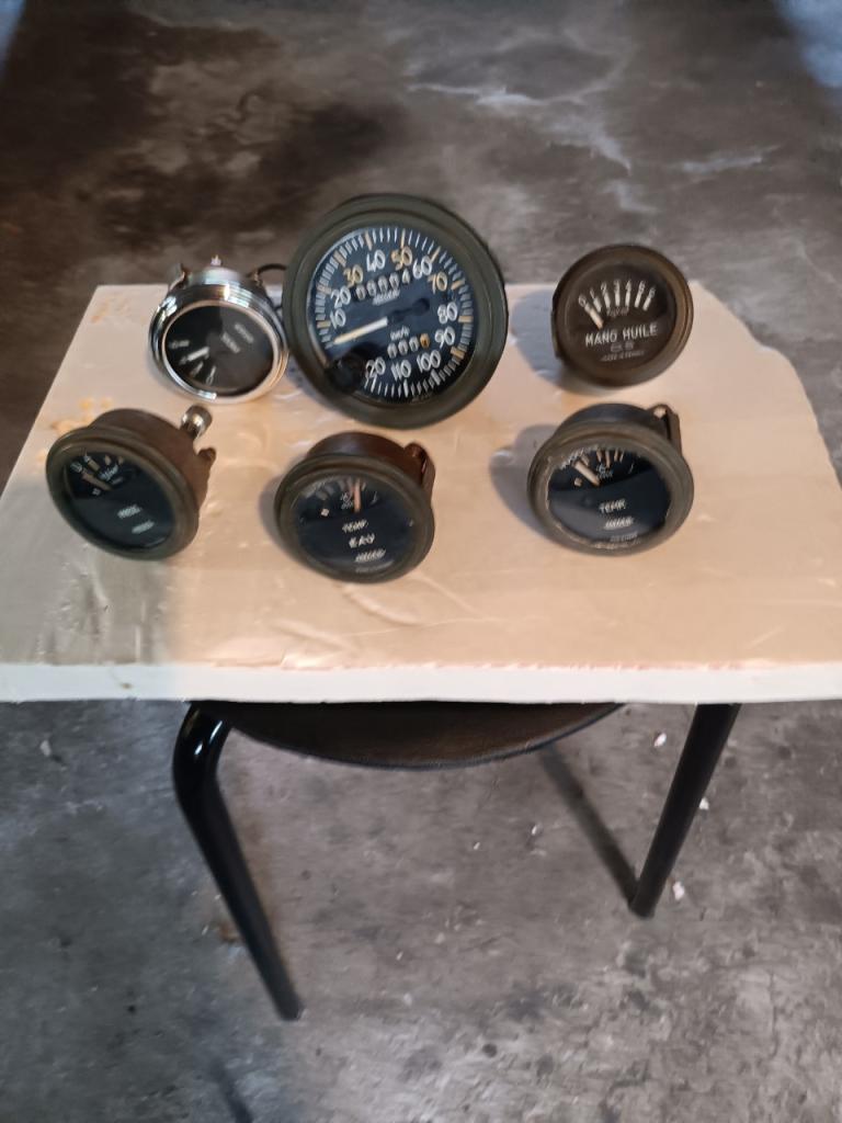 Compteur + manos HOTCHKISS M201 LesAnciennes.com